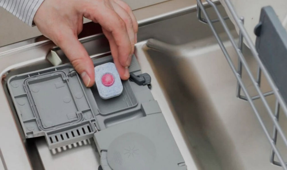 Hướng dẫn cách sử dụng các chất tẩy rửa cho máy rửa bát độc lập